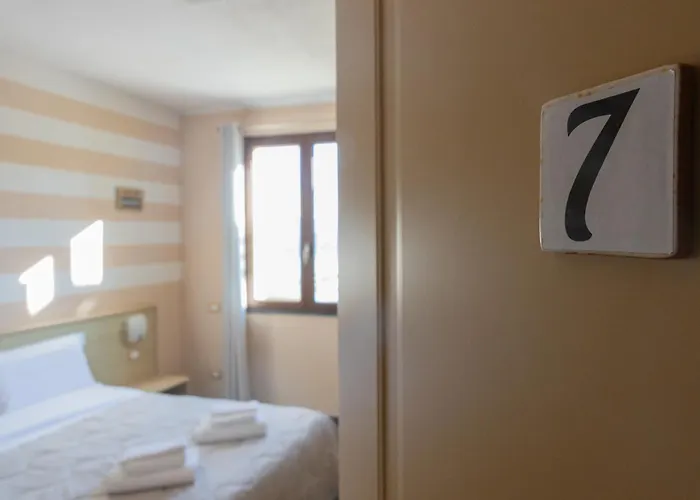 La Pietra 1 E La Pietra 2 *