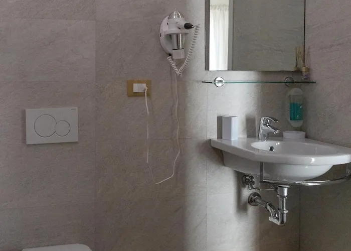 La Pietra 1 E La Pietra 2 *